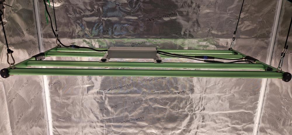 BioTanic-Pro BP400, 1360 Samsung Dioden, 400Watt 0-100% Regelbar, Full Spectrum, 105cm x49cm  x 3,5cm, LED Grow Lampe