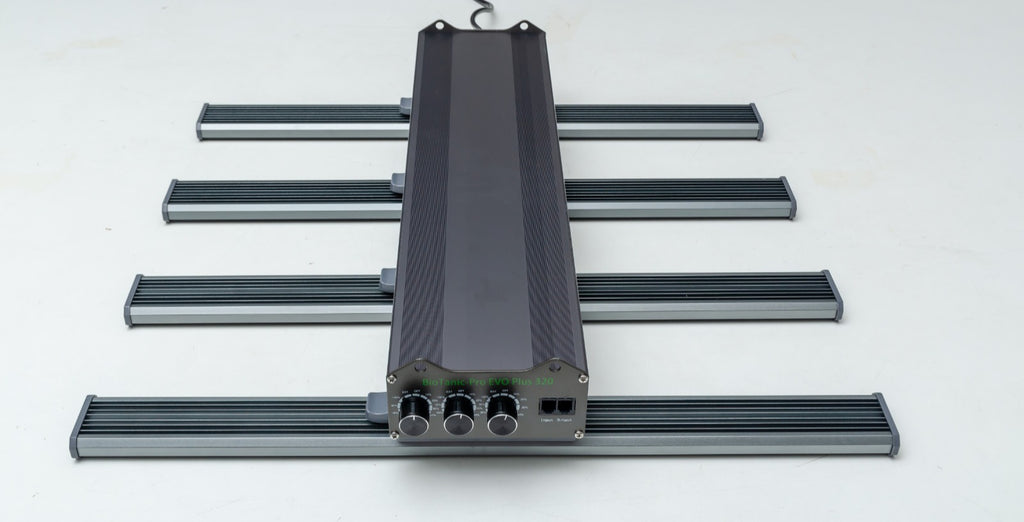 BioTanic-Pro EVO Plus 320 Speziell für die Medizinische Herstellung Entwickelt, 3 Kanal für jede Phase der Pflanze das Perfekte Spektrum,  komplett Ausgerüstet mit echten Samsung 301H EVO 3.1μmol/J Maße 60cm x 60cm