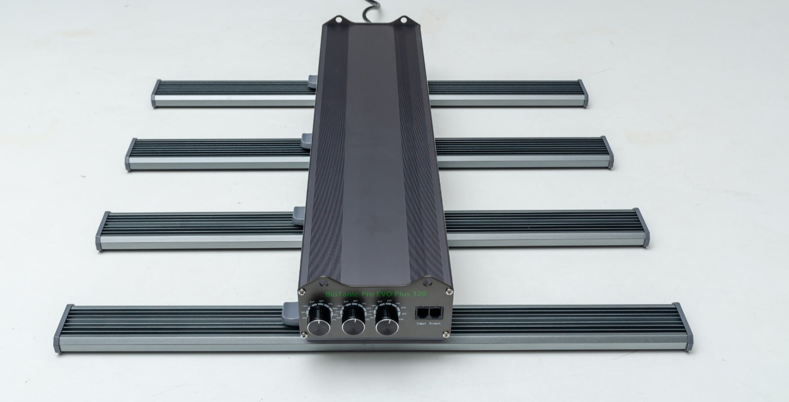 BioTanic-Pro EVO Plus 320 Speziell für die Medizinische Herstellung Entwickelt, 3 Kanal für jede Phase der Pflanze das Perfekte Spektrum,  komplett Ausgerüstet mit echten Samsung 301H EVO 3.1μmol/J Maße 60cm x 60cm