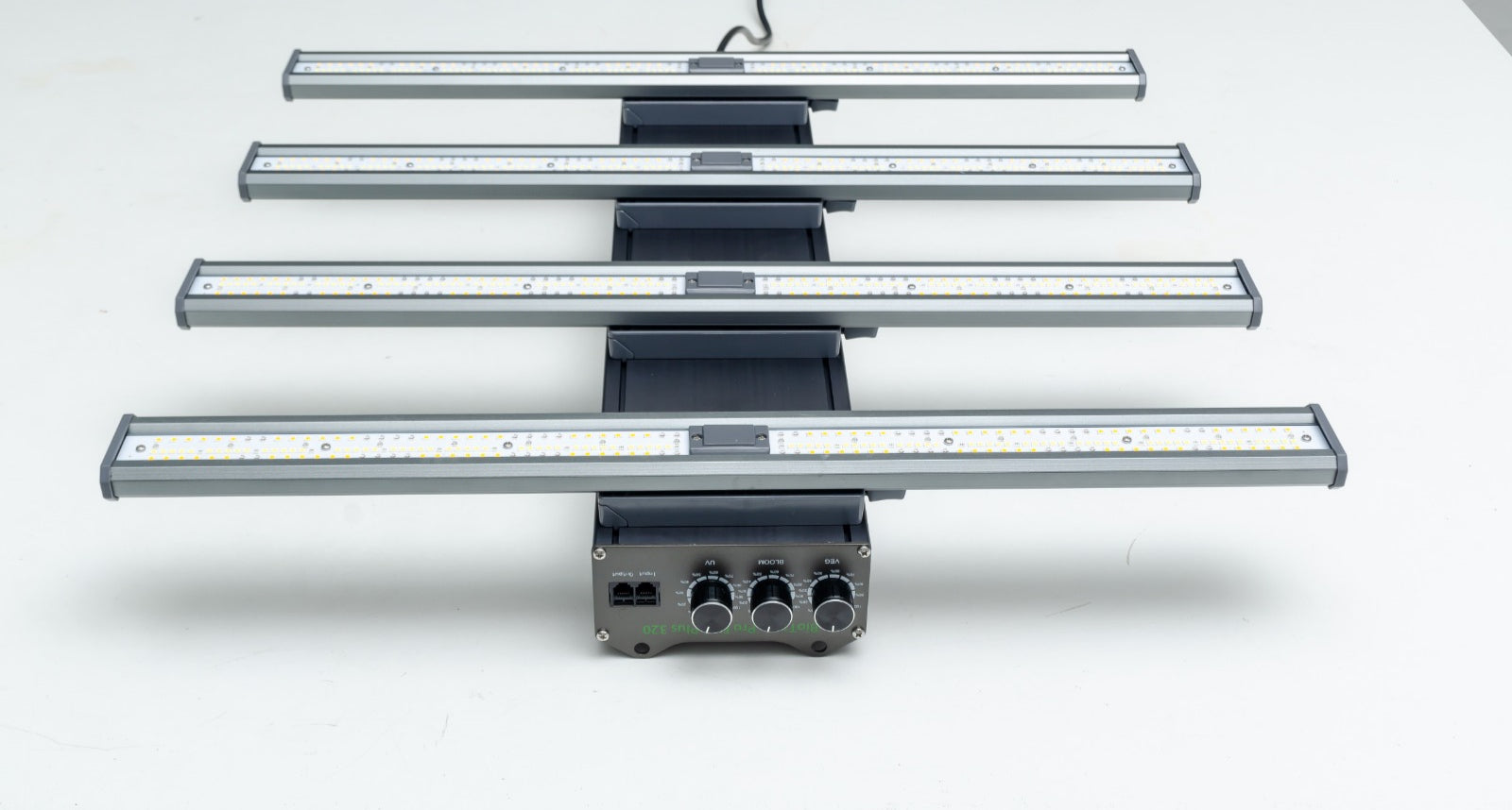 BioTanic-Pro EVO Plus 320 Speziell für die Medizinische Herstellung Entwickelt, 3 Kanal für jede Phase der Pflanze das Perfekte Spektrum,  komplett Ausgerüstet mit echten Samsung 301H EVO 3.1μmol/J Maße 60cm x 60cm