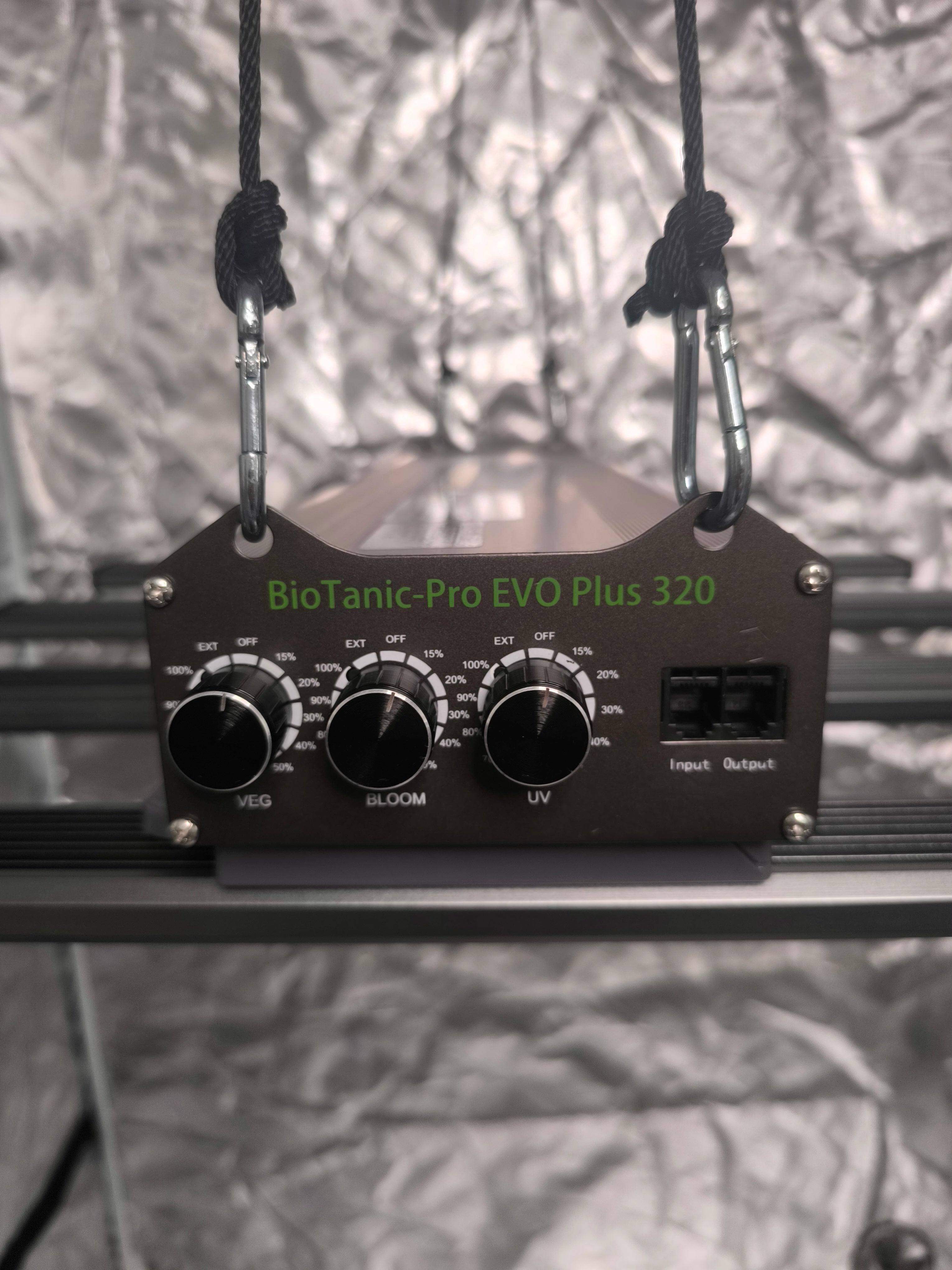 BioTanic-Pro EVO Plus 320 Speziell für die Medizinische Herstellung Entwickelt, 3 Kanal für jede Phase der Pflanze das Perfekte Spektrum,  komplett Ausgerüstet mit echten Samsung 301H EVO 3.1μmol/J Maße 60cm x 60cm (Vorbestellen und 110€ Sparen)