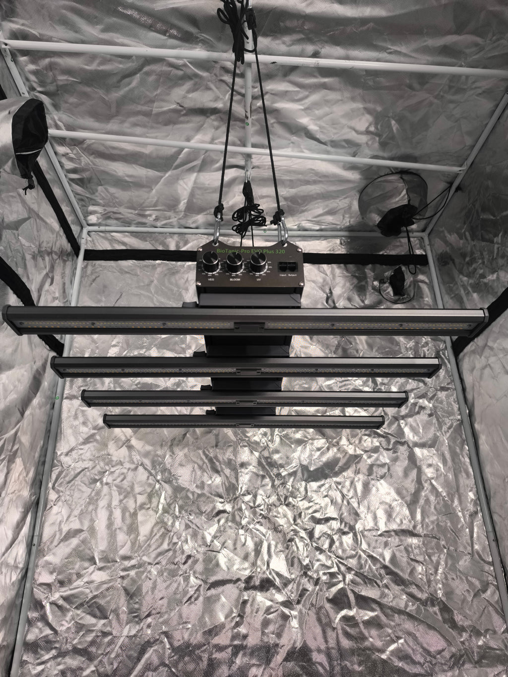 BioTanic-Pro EVO Plus 320 Speziell für die Medizinische Herstellung Entwickelt, 3 Kanal für jede Phase der Pflanze das Perfekte Spektrum,  komplett Ausgerüstet mit echten Samsung 301H EVO 3.1μmol/J Maße 60cm x 60cm (Vorbestellen und 110€ Sparen)