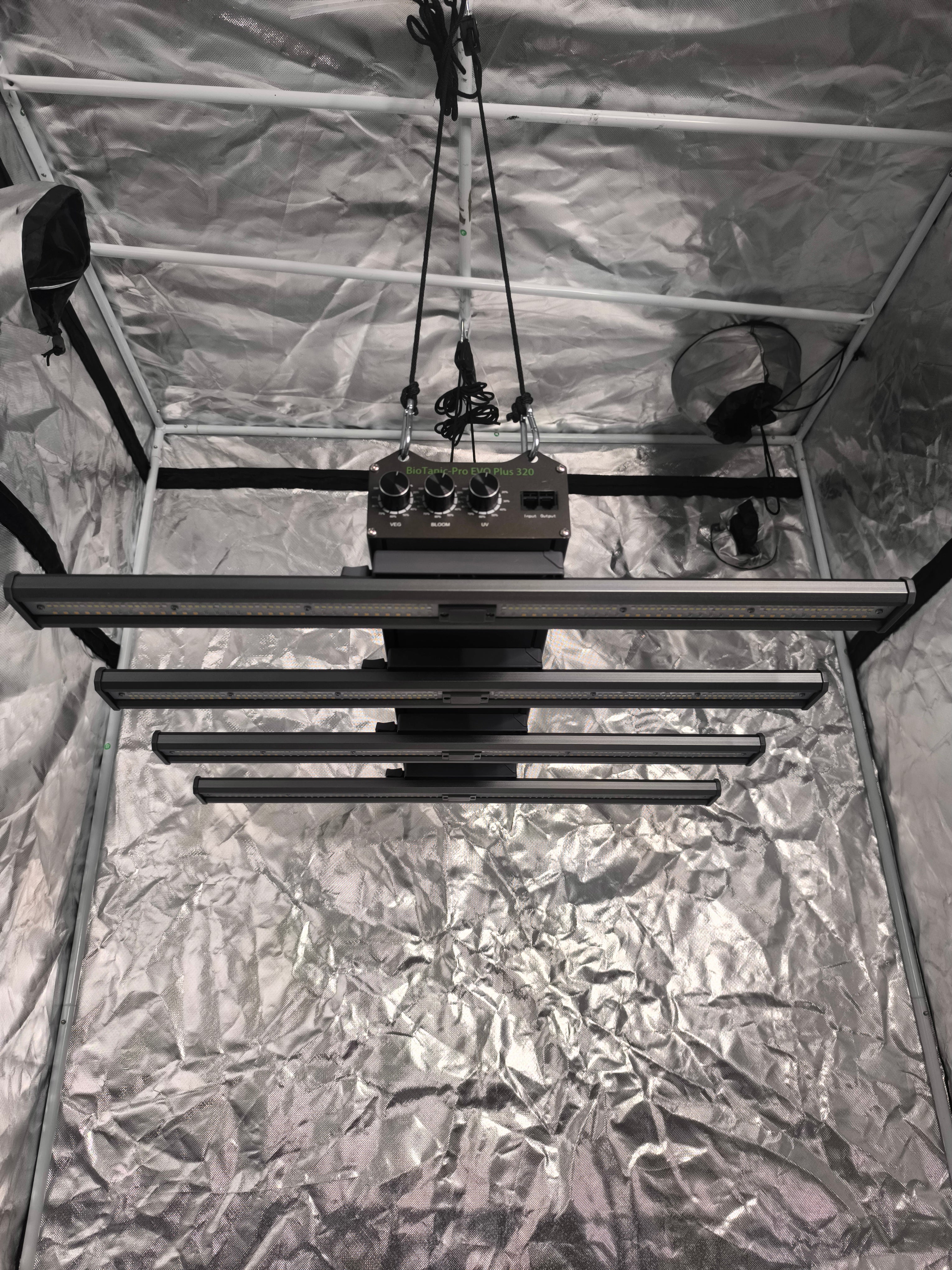 BioTanic-Pro EVO Plus 320 Speziell für die Medizinische Herstellung Entwickelt, 3 Kanal für jede Phase der Pflanze das Perfekte Spektrum,  komplett Ausgerüstet mit echten Samsung 301H EVO 3.1μmol/J Maße 60cm x 60cm (Vorbestellen und 110€ Sparen)