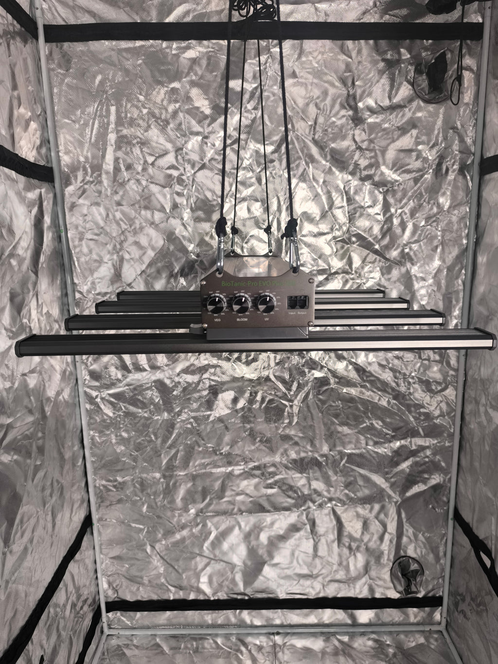 BioTanic-Pro EVO Plus 320 Speziell für die Medizinische Herstellung Entwickelt, 3 Kanal für jede Phase der Pflanze das Perfekte Spektrum,  komplett Ausgerüstet mit echten Samsung 301H EVO 3.1μmol/J Maße 60cm x 60cm (Vorbestellen und 110€ Sparen)