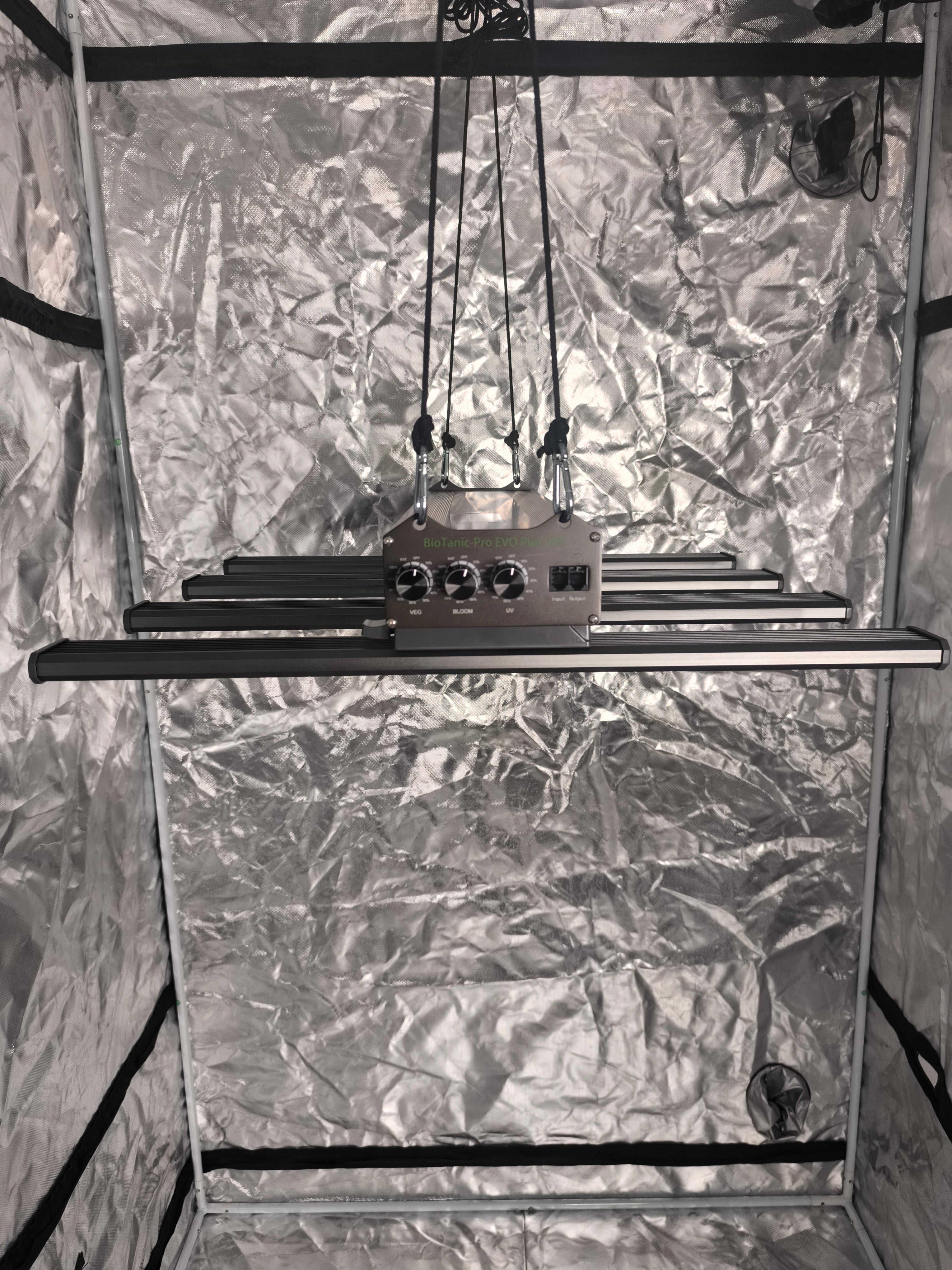 BioTanic-Pro EVO Plus 320 Speziell für die Medizinische Herstellung Entwickelt, 3 Kanal für jede Phase der Pflanze das Perfekte Spektrum,  komplett Ausgerüstet mit echten Samsung 301H EVO 3.1μmol/J Maße 60cm x 60cm (Vorbestellen und 110€ Sparen)