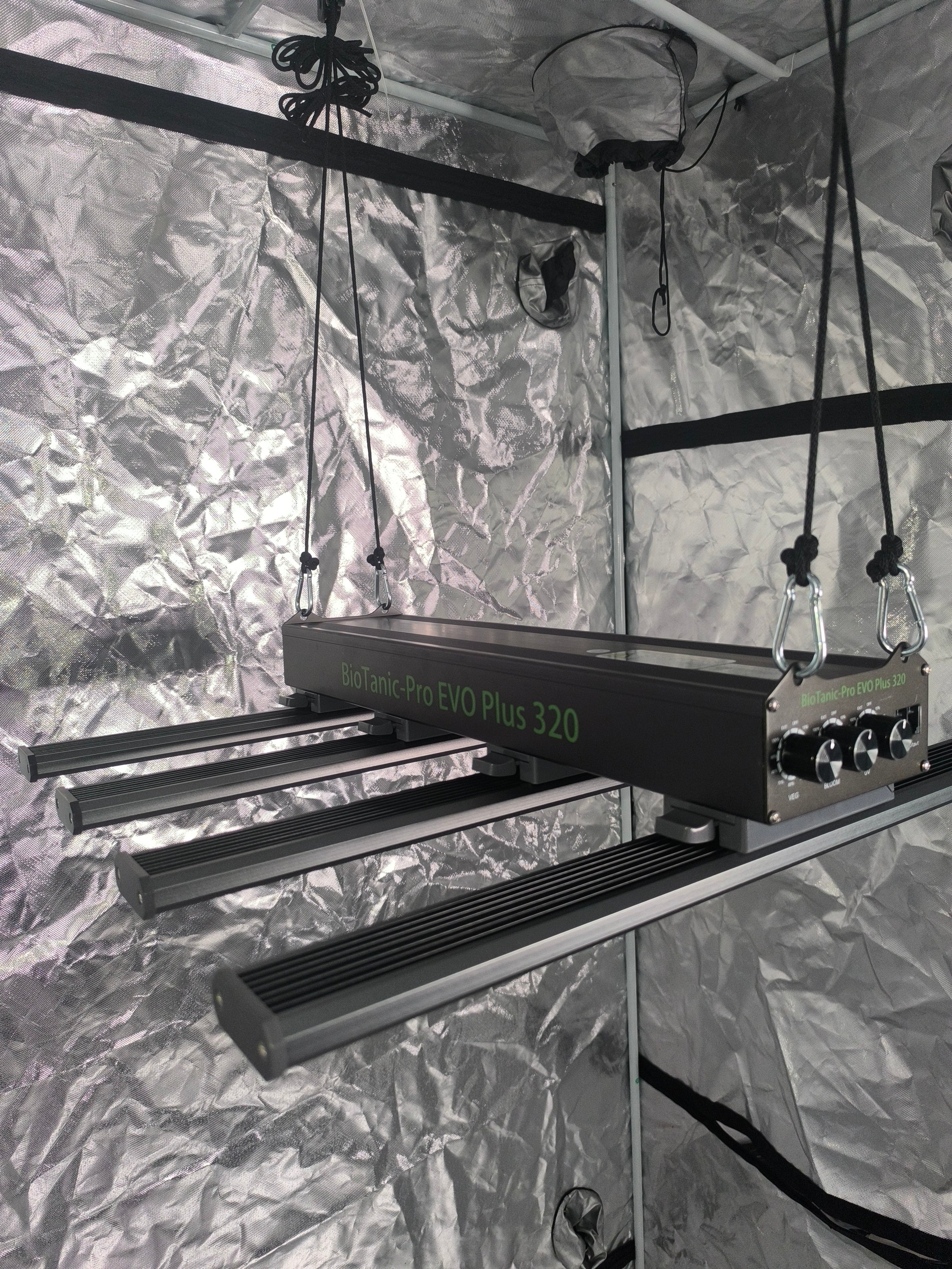BioTanic-Pro EVO Plus 320 Speziell für die Medizinische Herstellung Entwickelt, 3 Kanal für jede Phase der Pflanze das Perfekte Spektrum,  komplett Ausgerüstet mit echten Samsung 301H EVO 3.1μmol/J Maße 60cm x 60cm (Vorbestellen und 110€ Sparen)