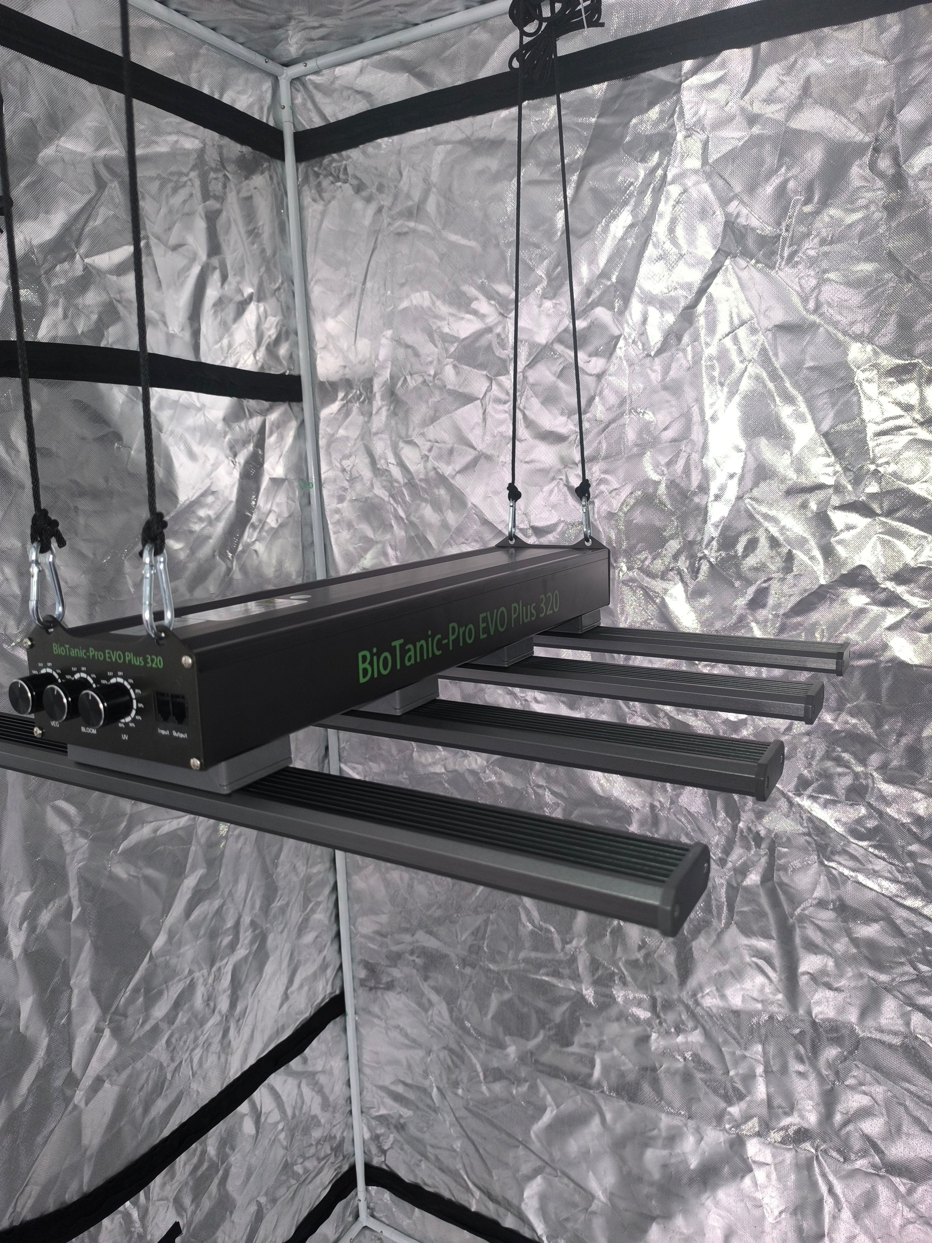 BioTanic-Pro EVO Plus 320 Speziell für die Medizinische Herstellung Entwickelt, 3 Kanal für jede Phase der Pflanze das Perfekte Spektrum,  komplett Ausgerüstet mit echten Samsung 301H EVO 3.1μmol/J Maße 60cm x 60cm (Vorbestellen und 110€ Sparen)